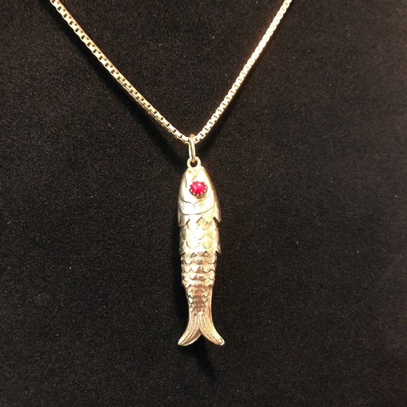 18k 750 Italy Box Chain & Fish Pendnant - Picture 2 of 8